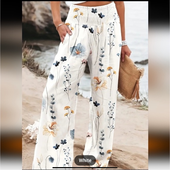 NEW Floral shirred waist white pants - Picture 2 of 2